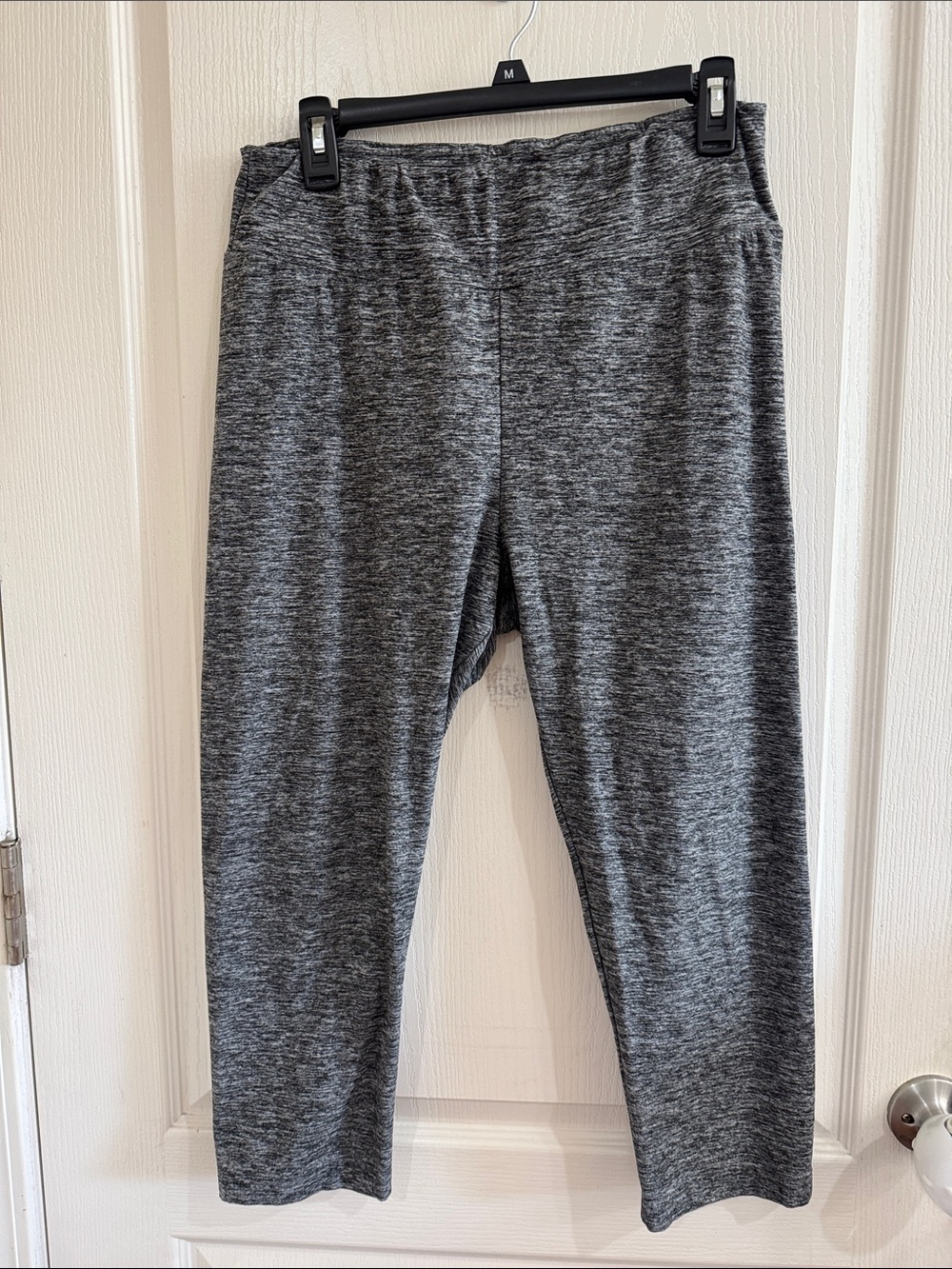No Boundaries Heathered Gray Stretch Capri Leggings
